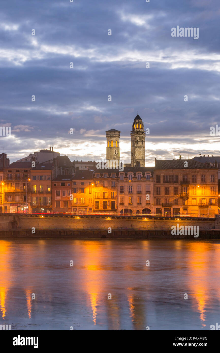 Schöne Aussicht auf die Stadt am Fluss Macon, Frankreich Stockfoto