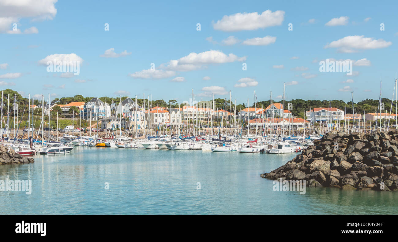 TALMONT saint hilaire, Frankreich - 23 September, 2016: Blick auf den Yachthafen von bourgenay Hafen mit seinen 650 Plätzen von Sportbooten. Seit dem 1. Apri geöffnet Stockfoto
