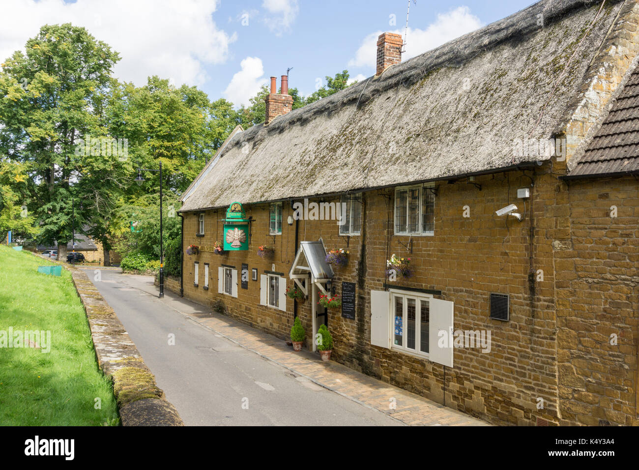 The Wheatsheaf Pub im Dorf Dallington am Rande von Northampton, Großbritannien Stockfoto