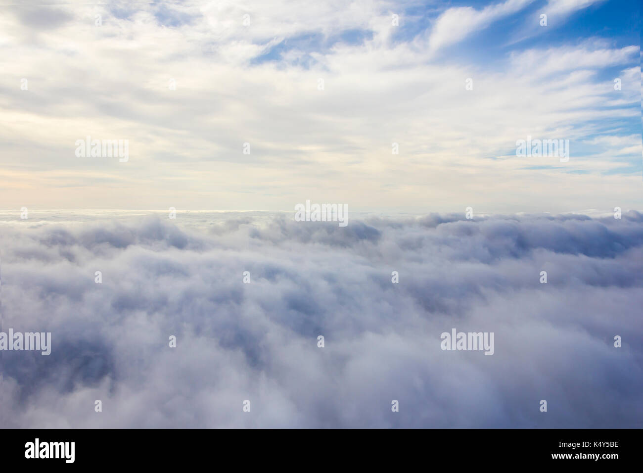 Ansicht zwischen verschiedenen Arten von Cloud Layer aus dem Strahler Stockfoto