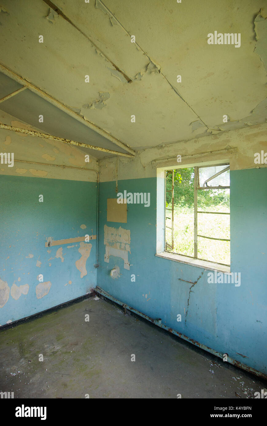 Innenraum eines verlassenen RAF Station in Hampshire, England Stockfoto
