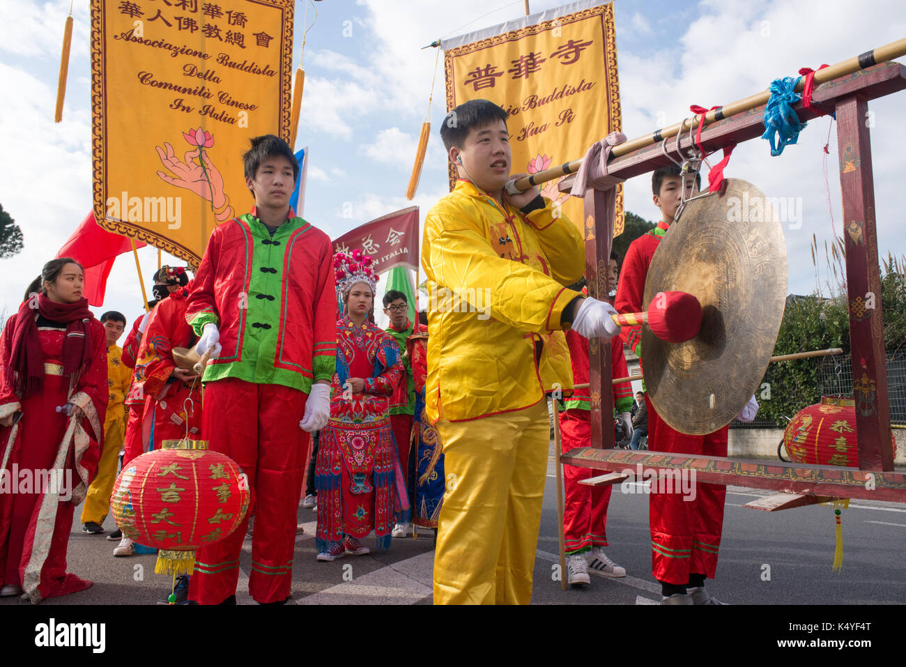 Die Feiern zum Chinesischen Neuen Jahr 2017 Jahr der Hahn in Prato, Italien Stockfoto