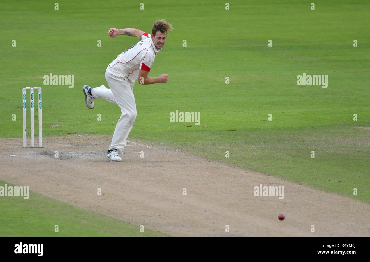 Manchester, Großbritannien. 7. Sep 2017. Tom Bailey (Lancashire) in Aktion in der County Championship Match gegen Essex im Emirates Old Trafford. Quelle: John Fryer/Alamy leben Nachrichten Stockfoto