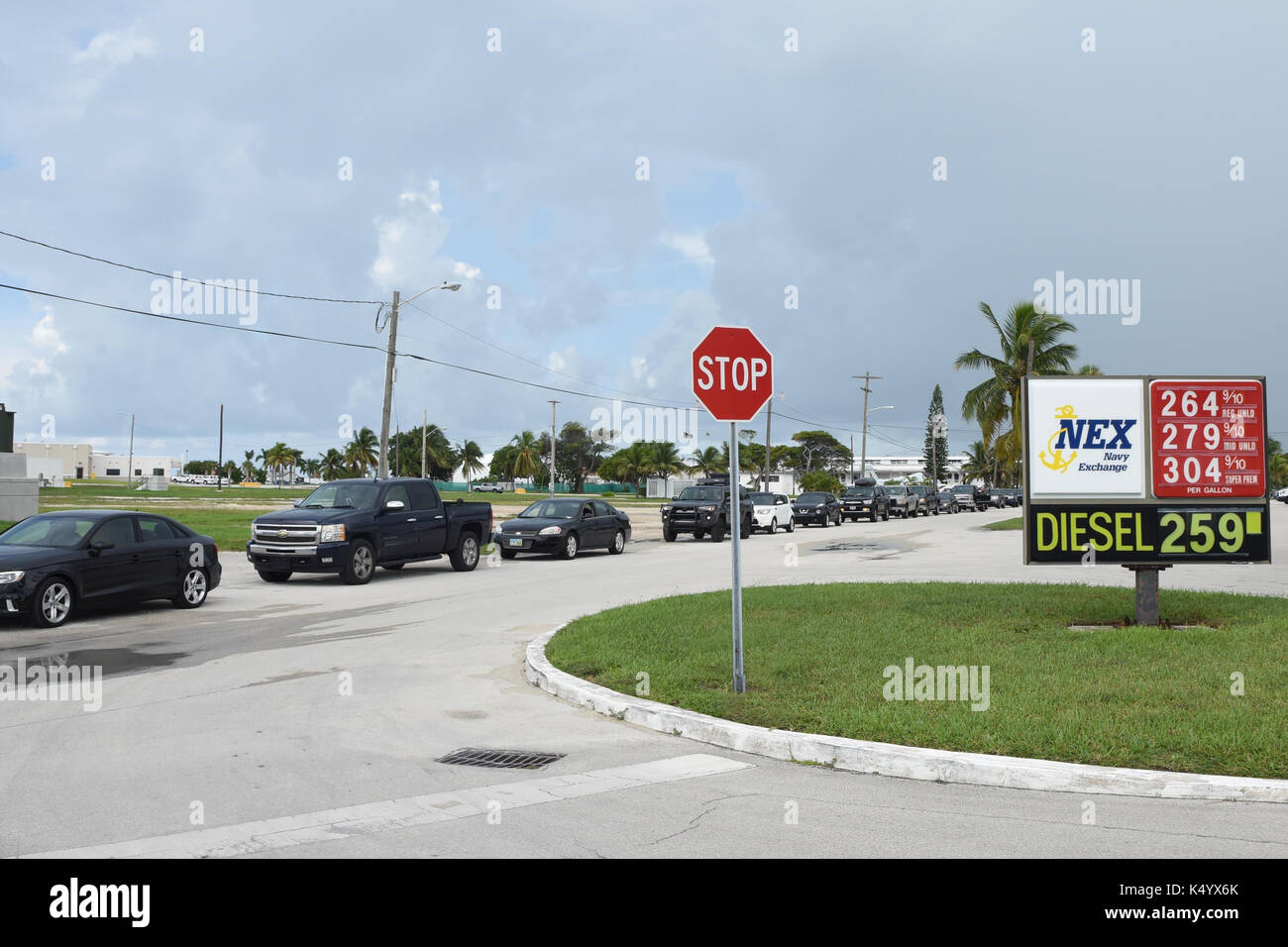 Stau und Tankstelle vor Hurrikan Irma in Florida. Stockfoto