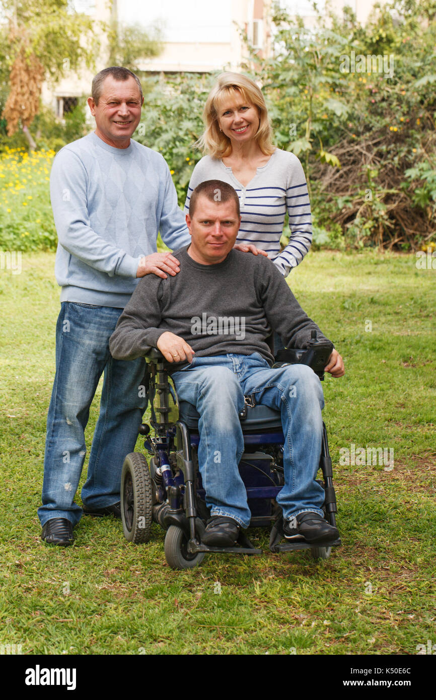 Glückliche Familie mit körperlicher Beeinträchtigung Stockfoto