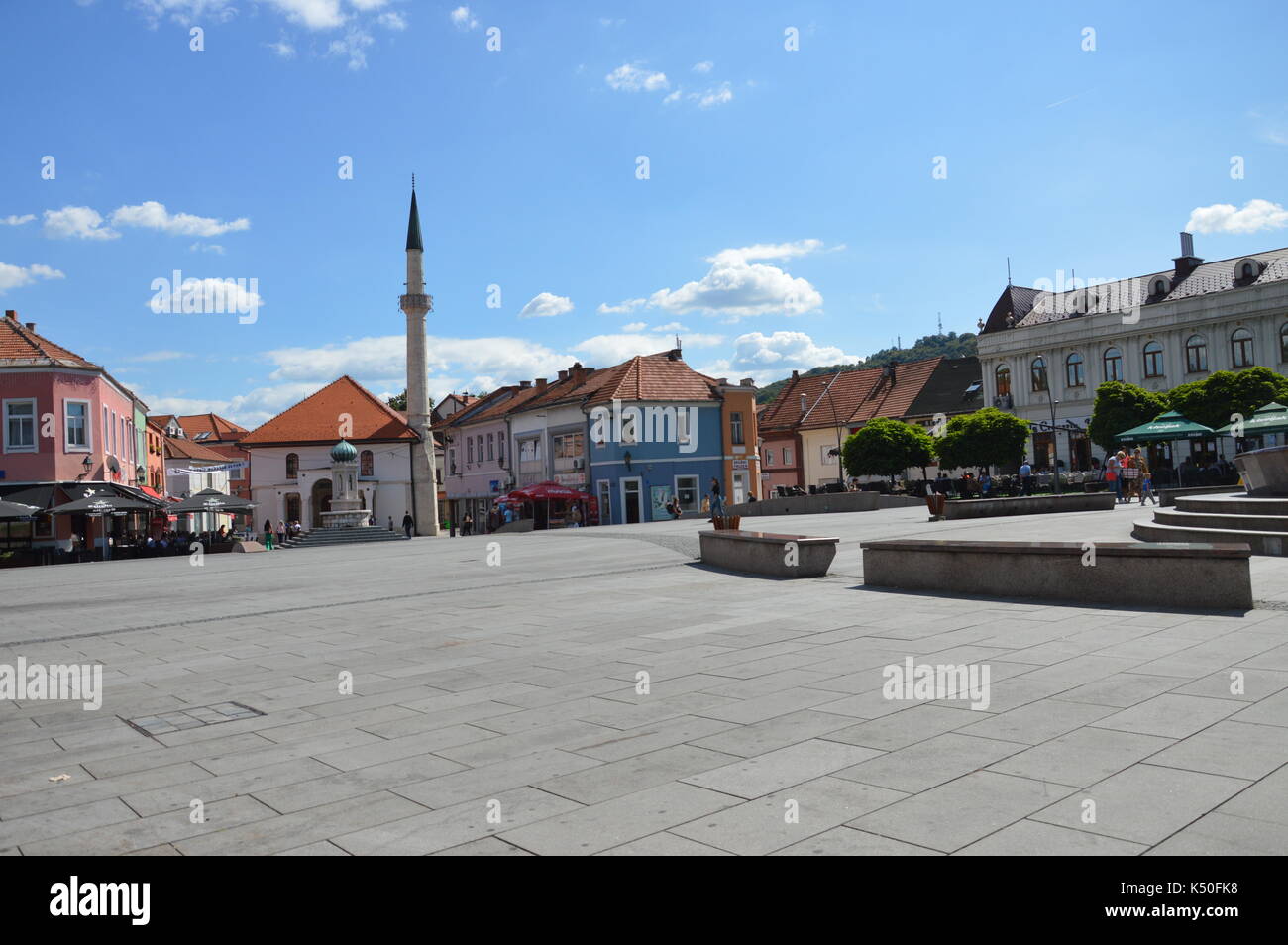Ein Platz der Freiheit in der Stadt Tuzla Stockfoto