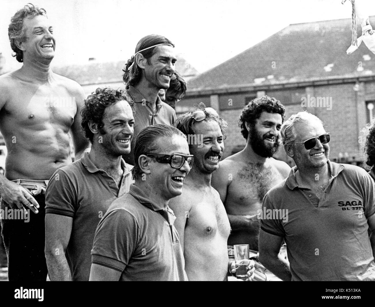 AJAXNETPHOTO. 14. AUGUST 1973. PLYMOUTH, England. - ADMIRAL'S CUP 1973 - FASTNET RACE-CREW DER BRASILIANISCHEN MANNSCHAFT YACHT SAGA IN JUBELNDEN STIMMUNG BEI RENNEN ENDE. Foto: Jonathan Eastland/AJAX REF: 7370 Stockfoto