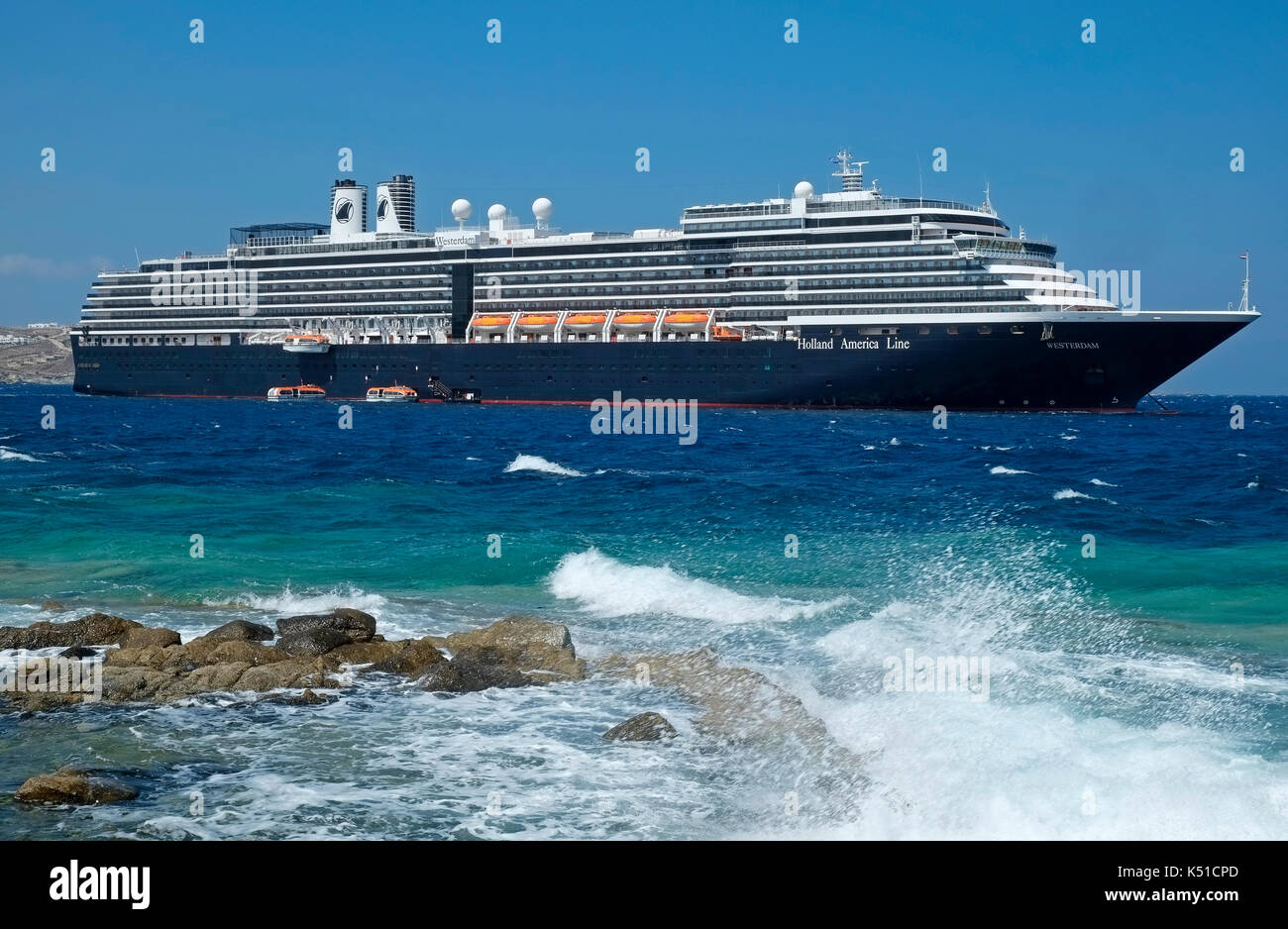 Westerdam Holland America Line Kreuzfahrt Schiff Hafen Mykonos Insel der Kykladen Ägäis Griechenland EU Europäische Union Europa Stockfoto