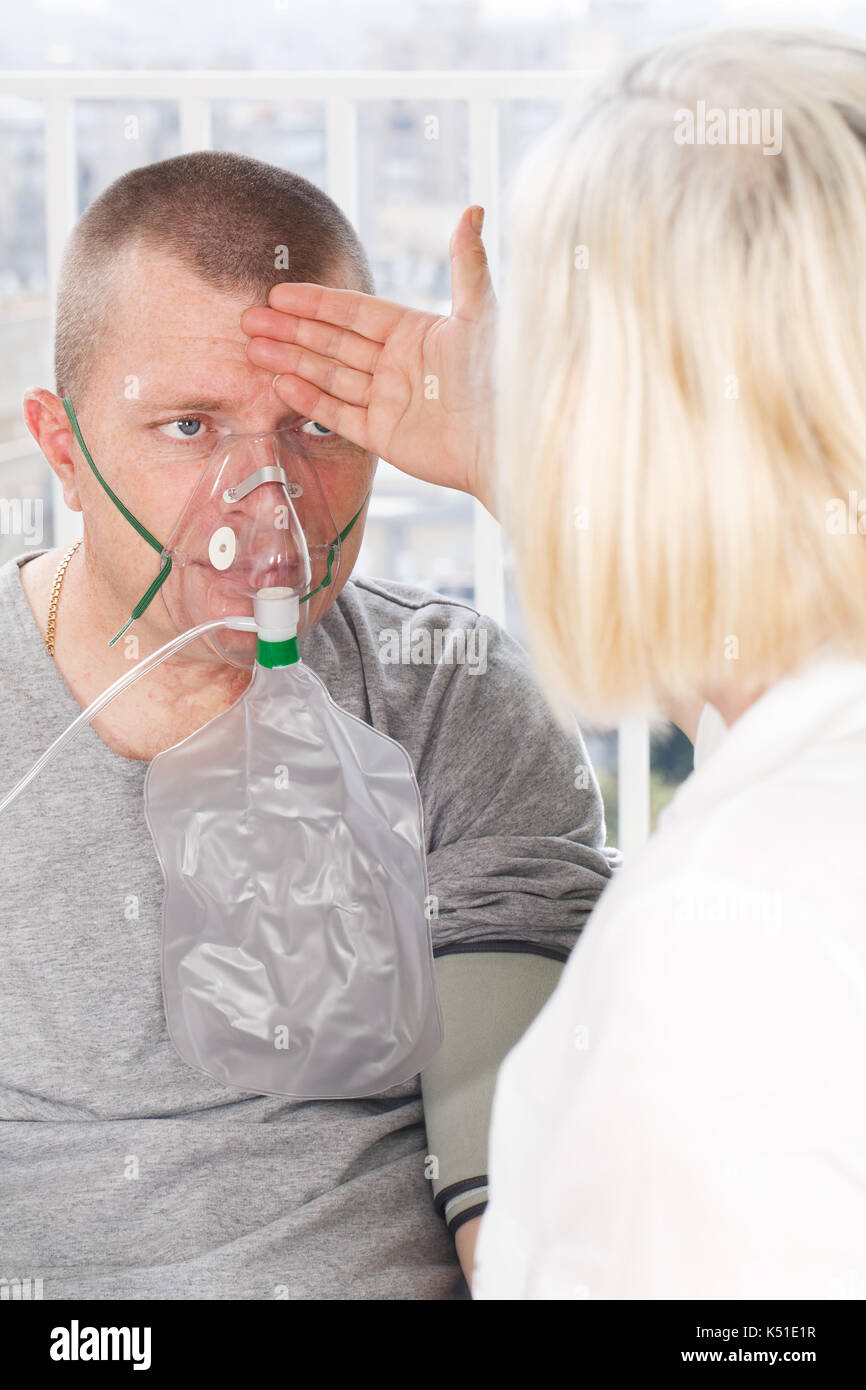 Nahaufnahme der Ärztin sprechen mit Patienten Stockfoto