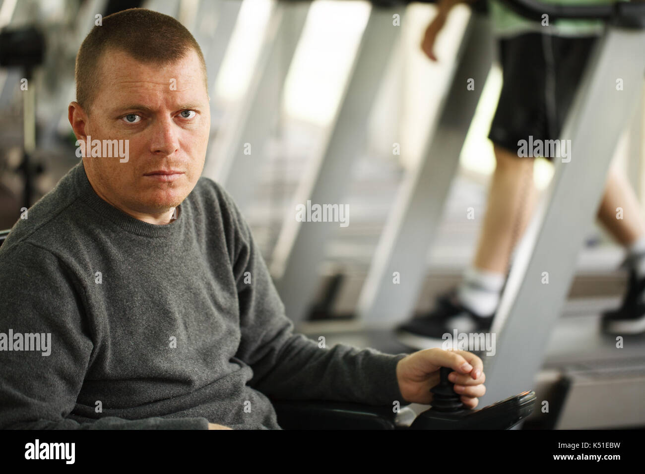 Behinderte Menschen im Fitness Club Stockfoto