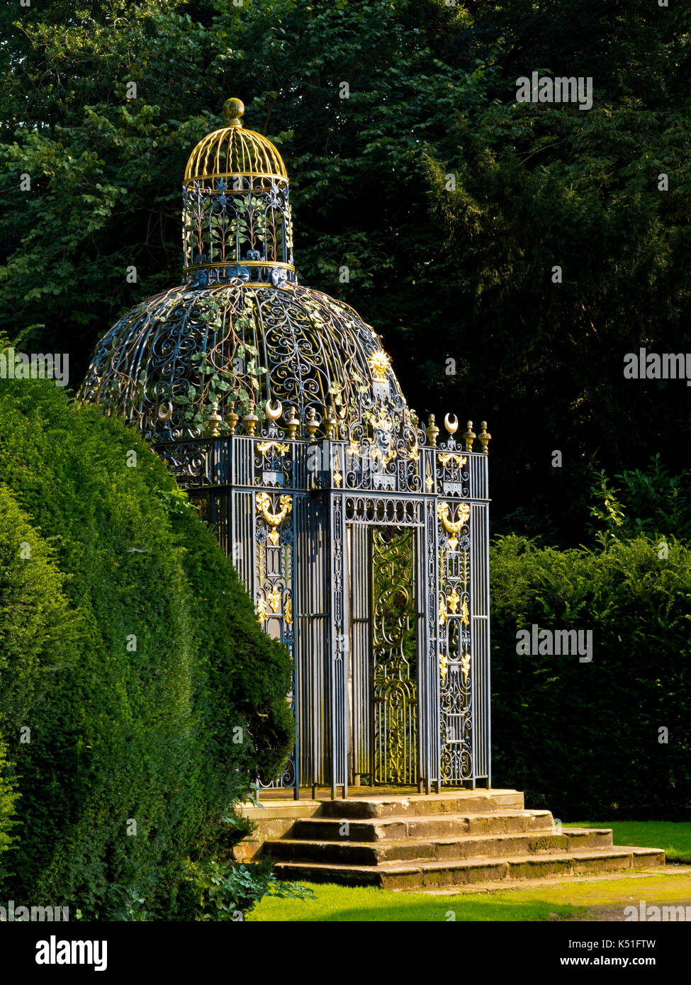 Schmiedeeisen Vergoldeten Voliere Im Garten In Melbourne Halle Ein