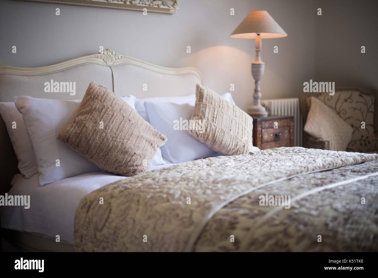 Eine schöne luxuriöse Schlafzimmer in einem Hotel Guest House Stockfoto