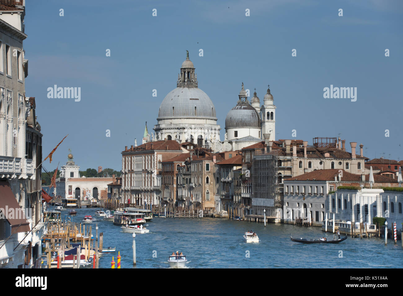 RA Reise in die antike Stadt von Venedig, Romantisches Wochenende im Meer, malerische Gebäude, Kanäle und Wasserwege Stockfoto