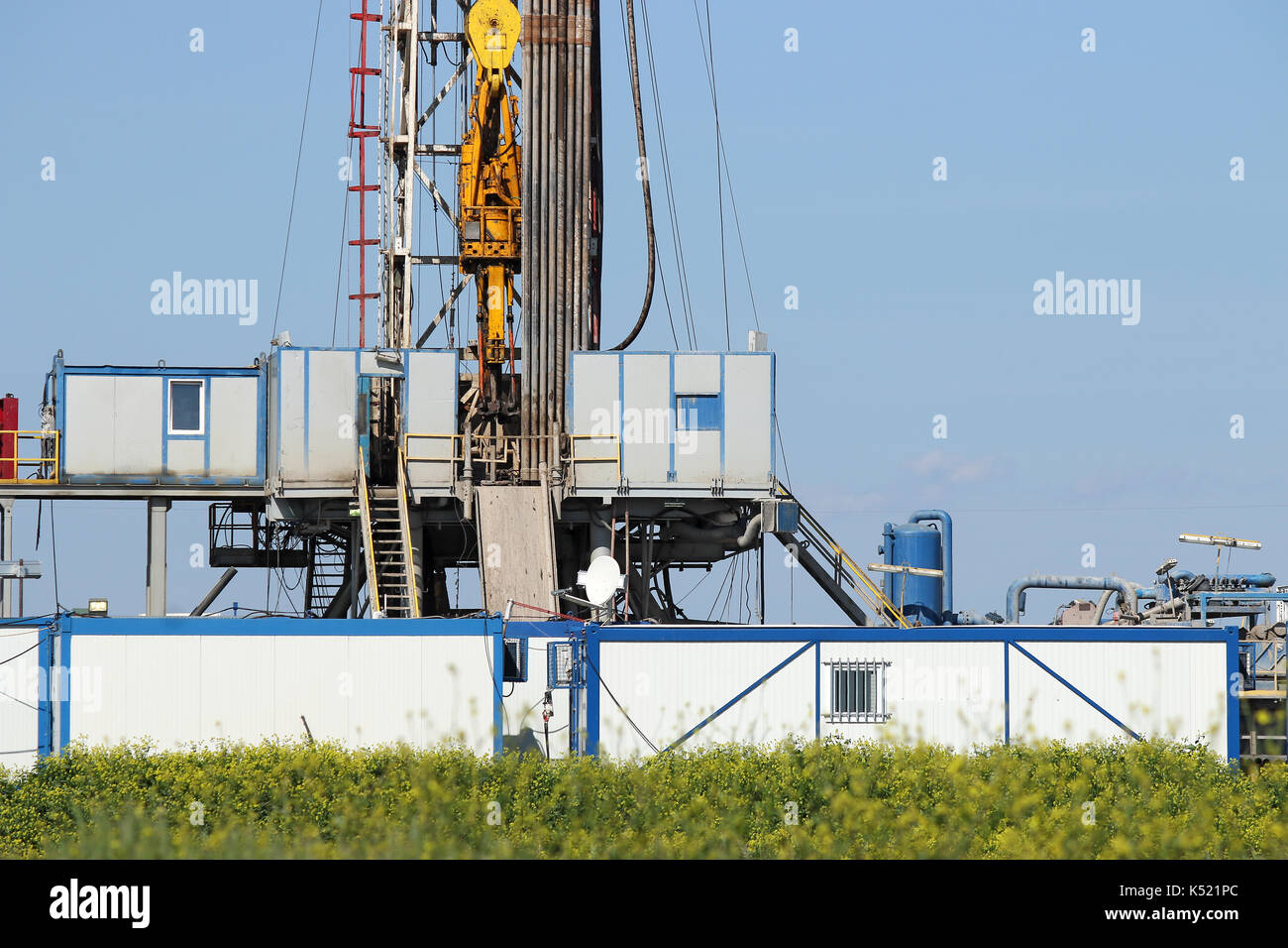 Land öl Bohrinsel mit Top Drive System Stockfoto