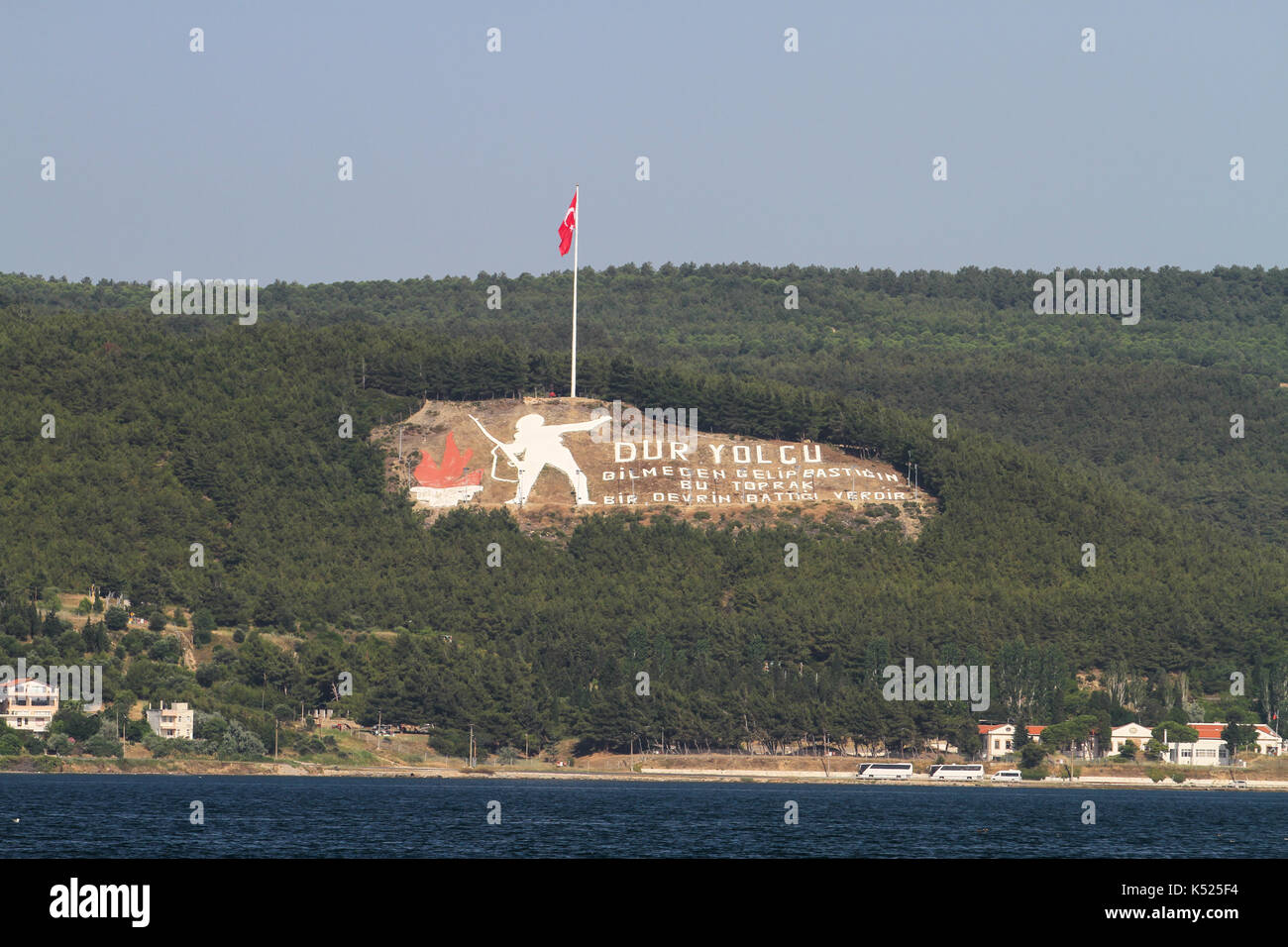 CANAKKALE, Türkei - 02. Juli 2017: Die Dauer Yolcu Memorial in Kilitbahir Bezirk. Englische Übersetzung der Gedenkstätte ist Reisenden halt! Der Boden Sie Stockfoto