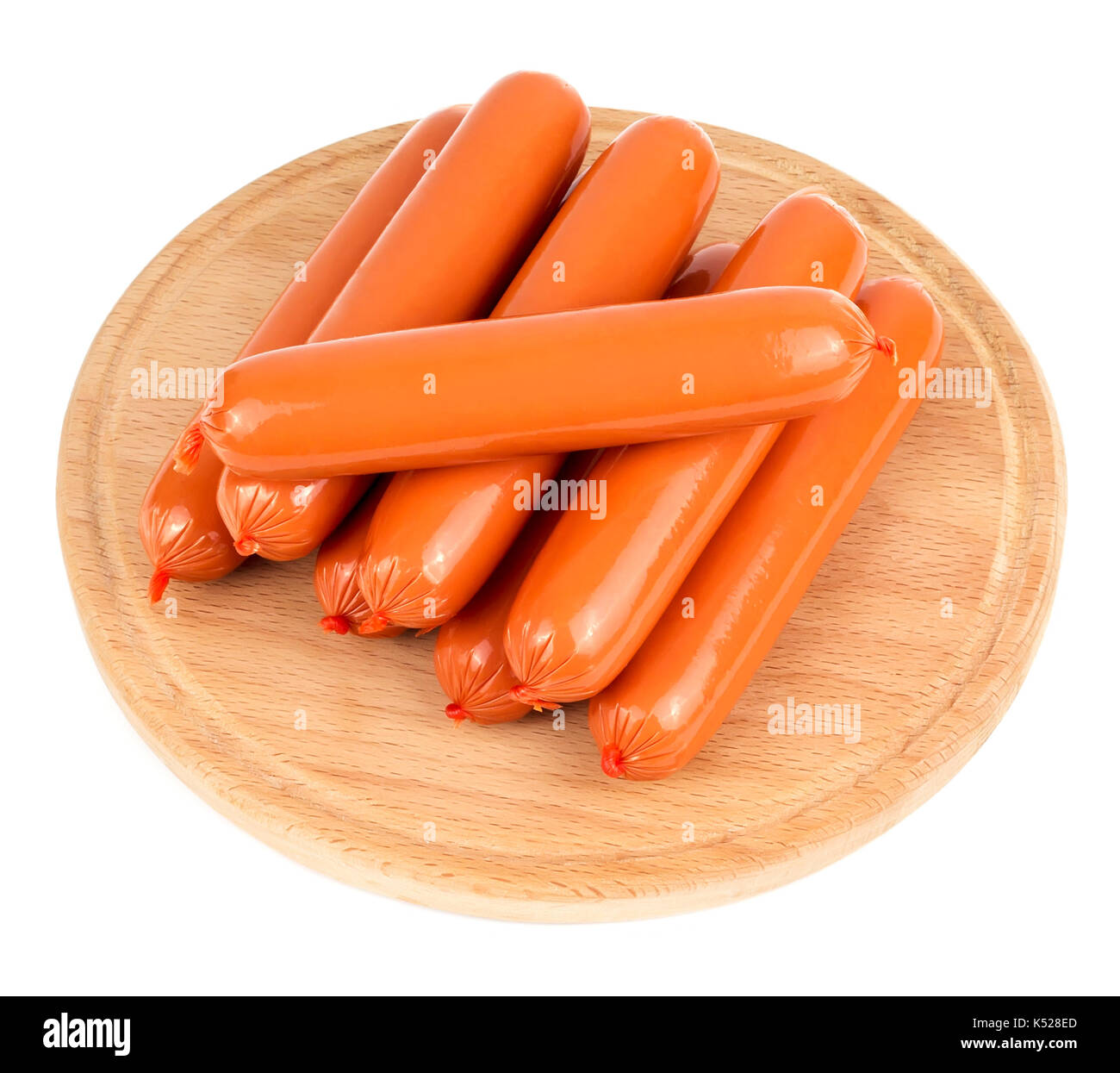 Frische Würste verteilt auf einer Platine Stockfoto