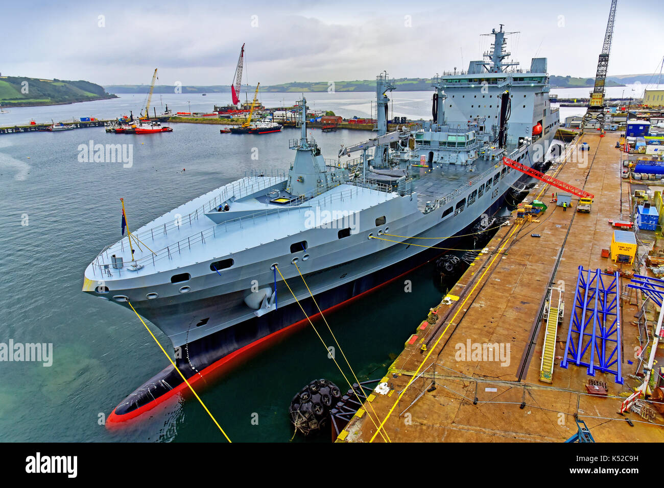 Falmouth Cornwall äußeren Hafen Dock mit RFA 136 Tidespring Stockfoto