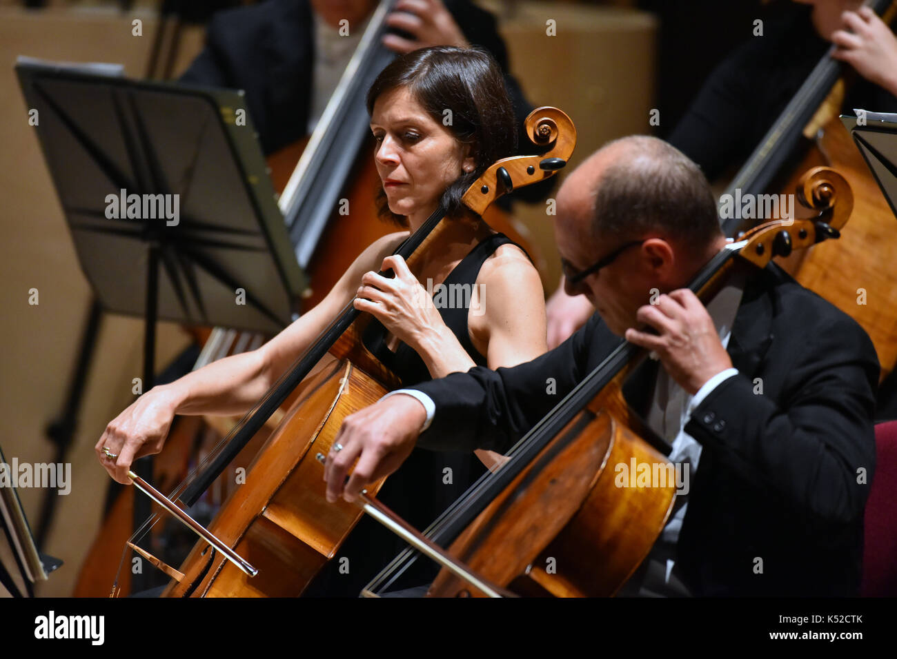 Die Mitglieder des Royal Liverpool Philharmonic Orchestra während 25 Classic FM's Geburtstag Konzert in der Liverpool Philharmonic Hall. Classic FM gestartet vor 25 Jahren heute und jetzt beliebtesten klassischen Music Station in Großbritannien. PRESS ASSOCIATION Foto. Bild Datum: Donnerstag, 7. September 2017. Photo Credit: Matt Crossick/PA-Kabel Stockfoto