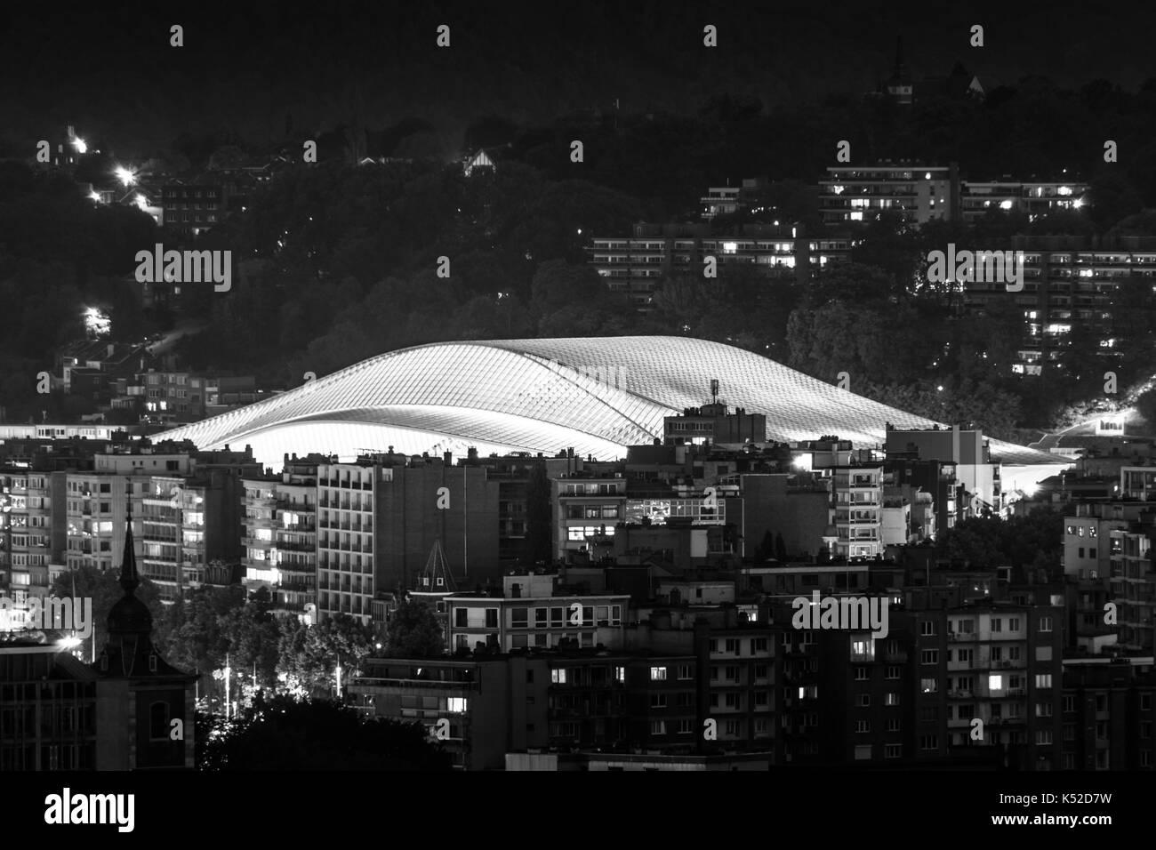 Liege Guillemins Bahnhof blaue Stunde Stockfoto