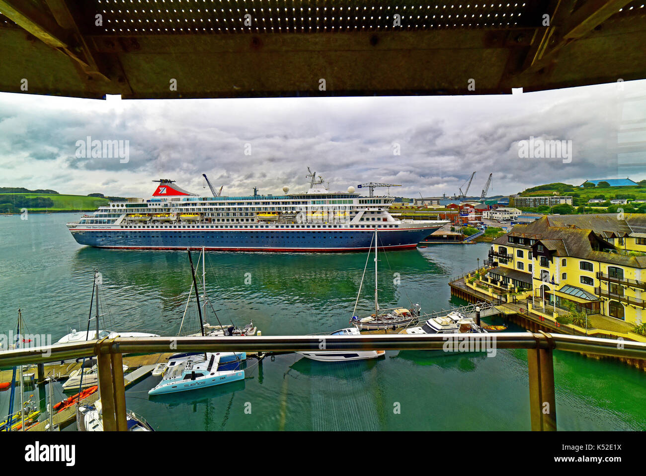 Falmouth Cornwall äußeren Hafen Marina und Fred Olsen Cruise Ship Balmoral Stockfoto