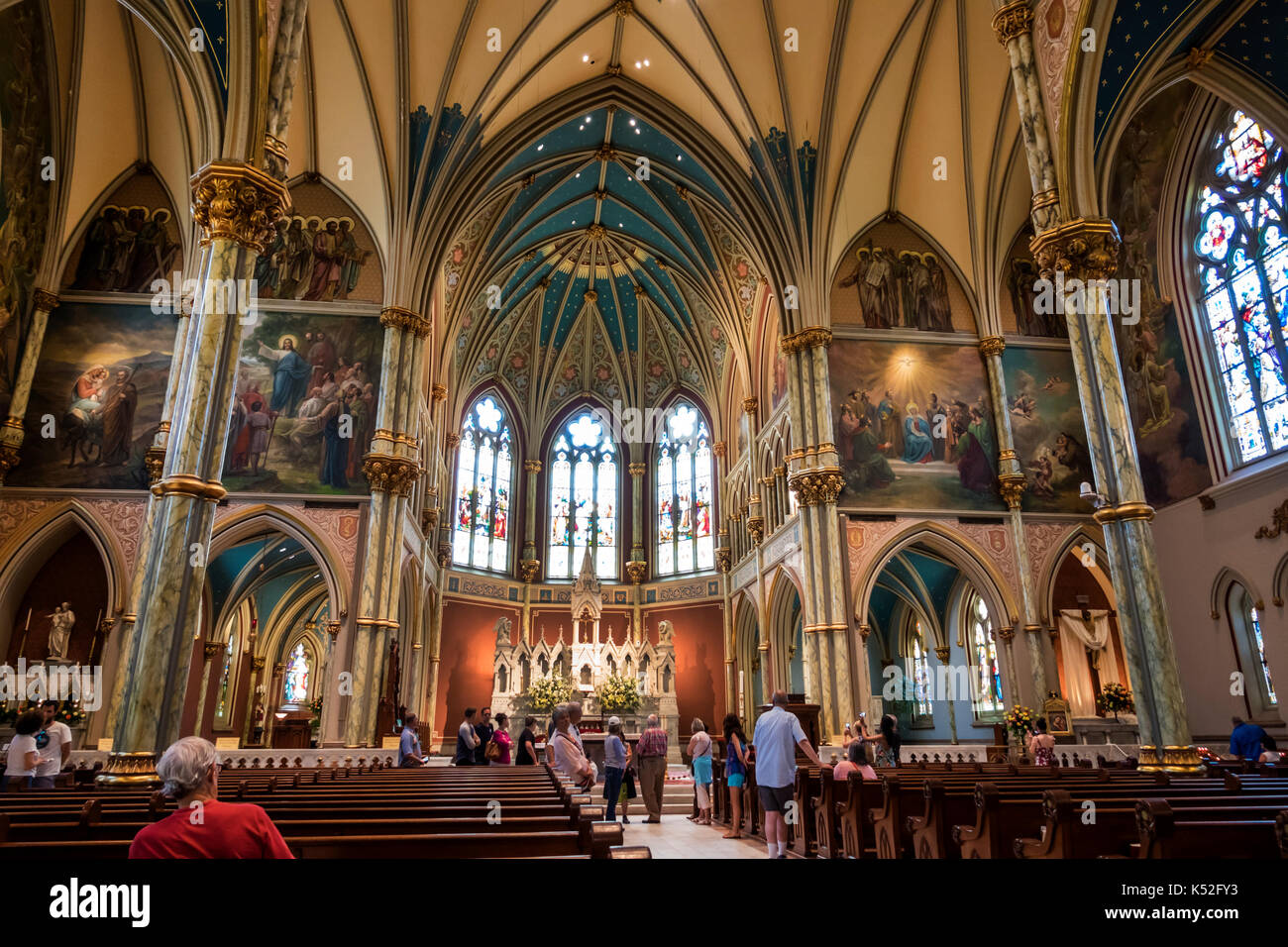 Savannah Georgia, historisches Viertel, Lafayette Square, Kathedrale von St. Johannes dem Täufer, innen, Altar, gotischer Bogen, USA USA USA Amerika N Stockfoto