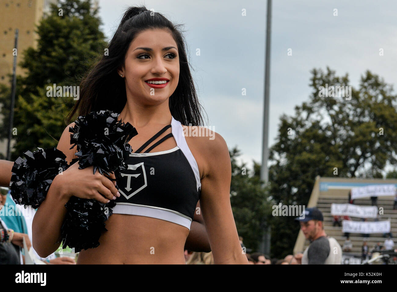 September 02, 2017. Toronto, Kanada - Cheerleader auf dem Feld vor Super 8 s Runde 4 Spiel zwischen Toronto Wolfpack (Kanada) vs Whitehaven RLFC (Einheit Stockfoto
