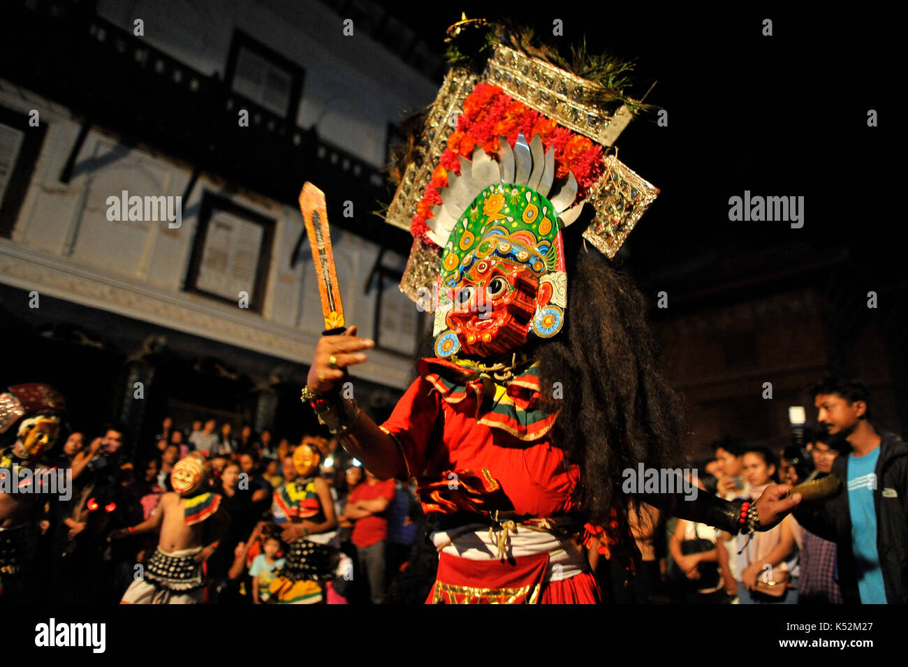 Kathmandu, Nepal. 07 Sep, 2017. Ein traditionelles Mahankali Maske Tänzer, Tanzen in der rituellen Tunes auf dem fünften Tag der Indra Jatra Festival feierte am Basantapur Durbar Square, Kathmandu, Nepal am Donnerstag, September 07, 2017. Anhänger feierten den Gott der Regen "Indra" für 8 Tage in Kathmandu. Credit: Narayan Maharjan/Pacific Press/Alamy leben Nachrichten Stockfoto