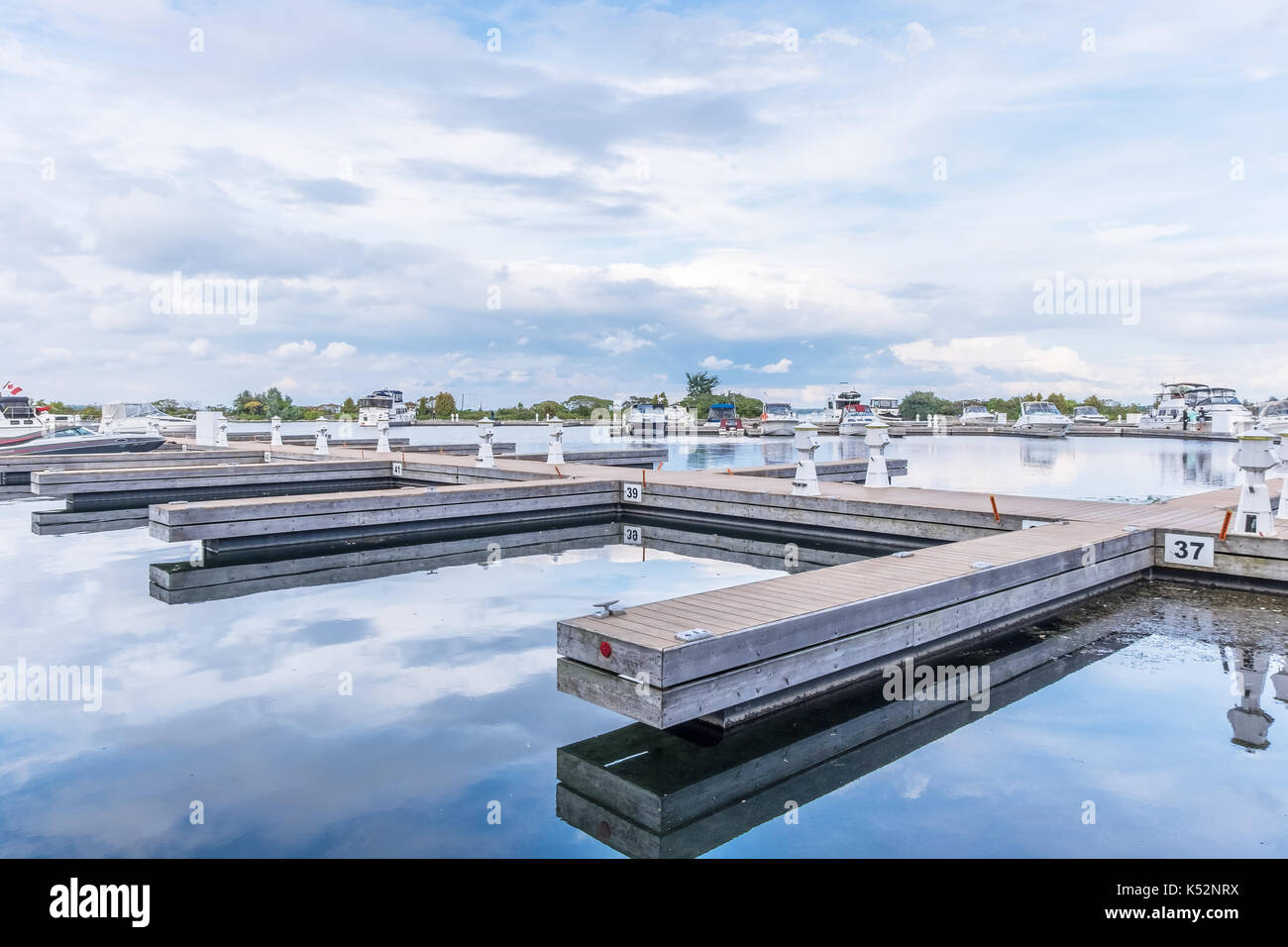 Vielen Bootsanleger am Hafen in Orillia Ontario Kanada sind leer wie Herbst Ansätze und die Bootssaison zu einem Ende kommt. Stockfoto
