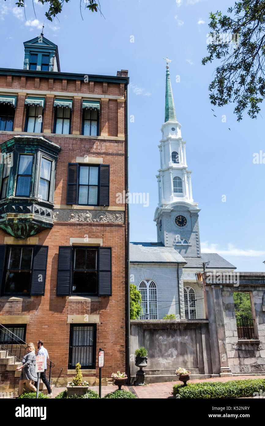 Savannah Georgia, historisches Viertel, Chippewa Square, Foley House Inn, Bed & Breakfast, Spukhaus, außen, unabhängige Presbyterianische Kirche, Kirchturm, USA Stockfoto