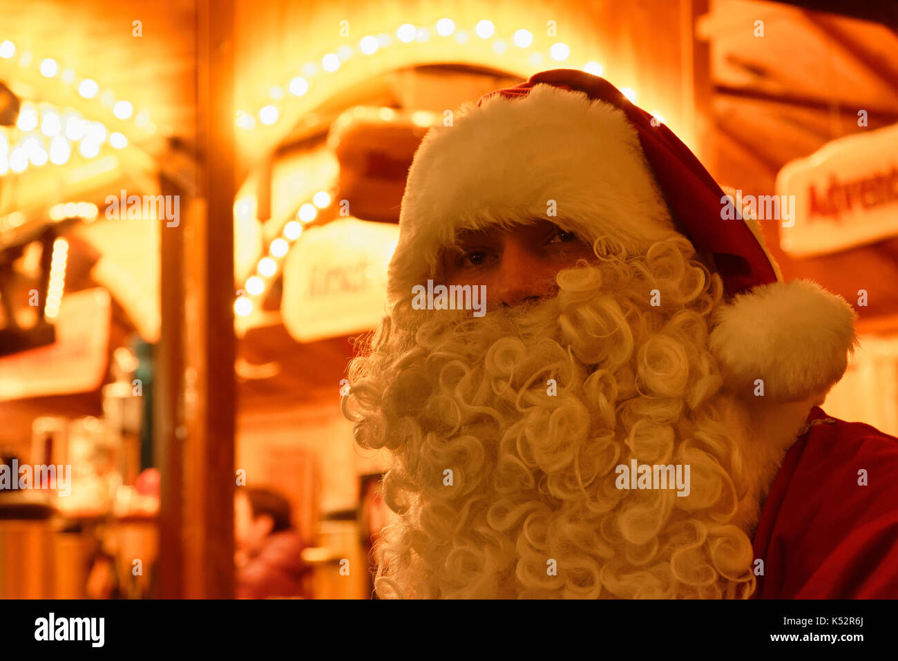 Santa Claus auf den Weihnachtsmarkt in Erbach im Odenwald, Hessen, Deutschland Stockfoto