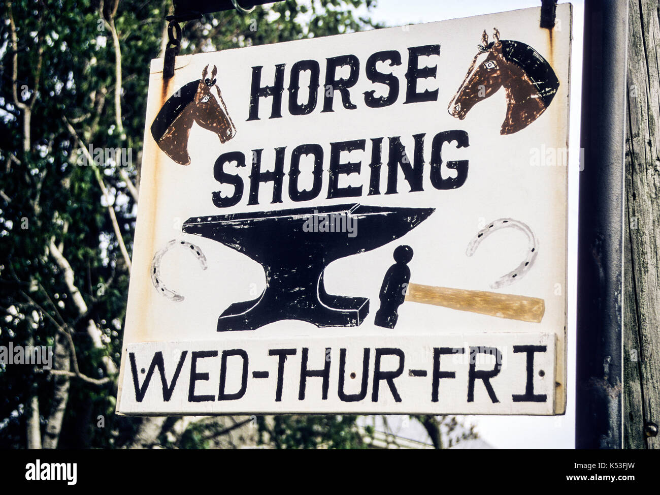 Service-Schild für alte Pferde auf einer Amish-Farm, Lancaster County, Pennsylvania, Schild, USA, PA-Bilder, Vintage Signage, handgemalte Werbung Stockfoto