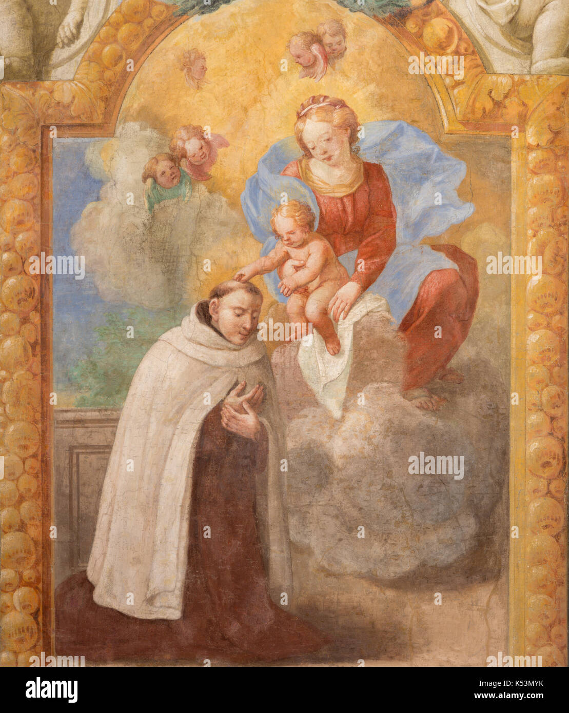 TURIN, Italien, 13. MÄRZ 2017: Das Fresko der Madonna und vermutlich der heilige Johannes vom Kreuz in der Kapelle in der Kirche Chiesa di Santa Teresa durch unbekannte Kunst Stockfoto