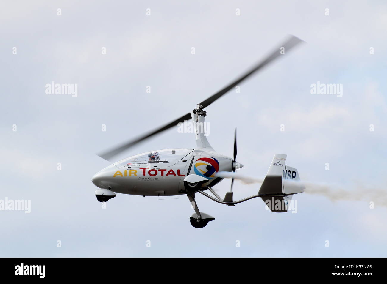 G-DISP, ein RotorSport UK Calidus Tragschrauber pilotiert von Peter Davies, die in der schottischen International Airshow über Ayr Bucht in Ayrshire. Stockfoto