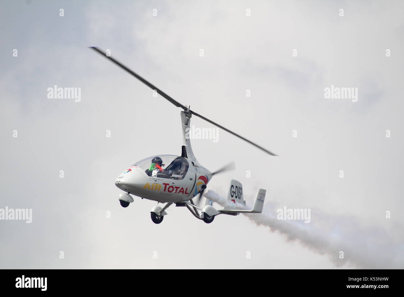 G-DISP, ein RotorSport UK Calidus Tragschrauber pilotiert von Peter Davies, die in der schottischen International Airshow über Ayr Bucht in Ayrshire. Stockfoto