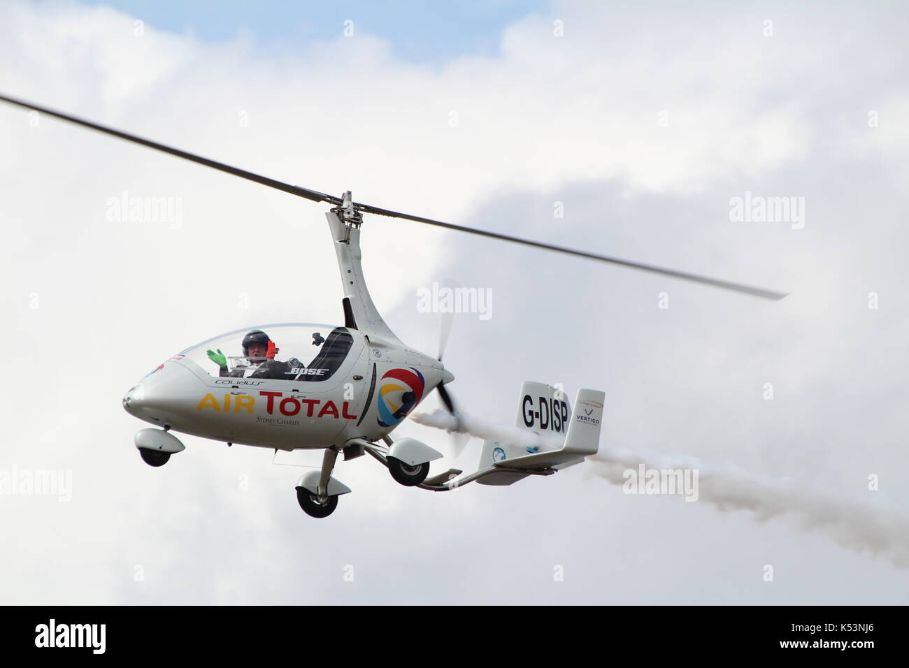 G-DISP, ein RotorSport UK Calidus Tragschrauber pilotiert von Peter Davies, die in der schottischen International Airshow über Ayr Bucht in Ayrshire. Stockfoto