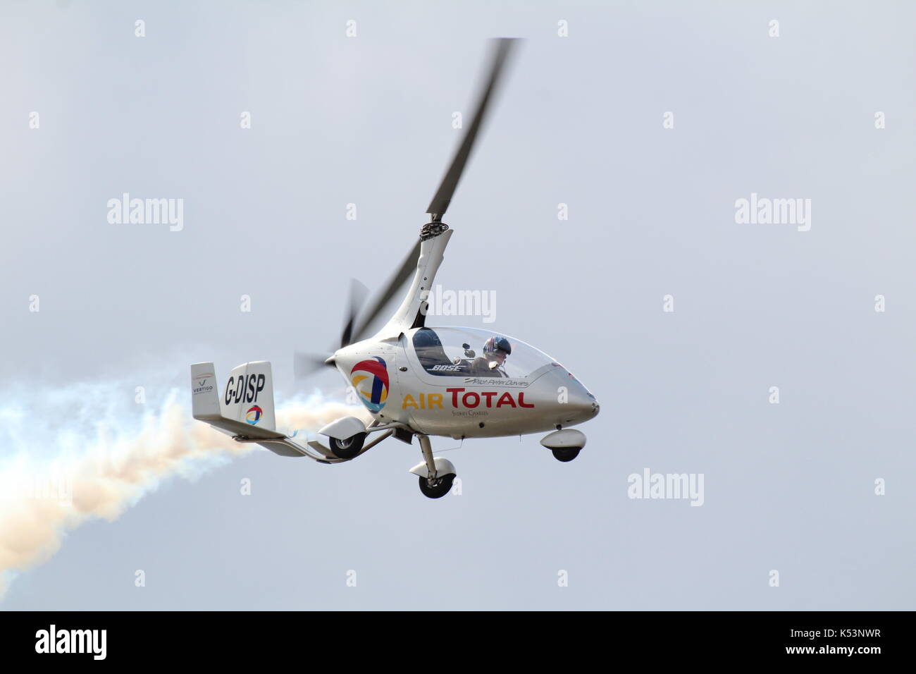 G-DISP, ein RotorSport UK Calidus Tragschrauber pilotiert von Peter Davies, die in der schottischen International Airshow über Ayr Bucht in Ayrshire. Stockfoto