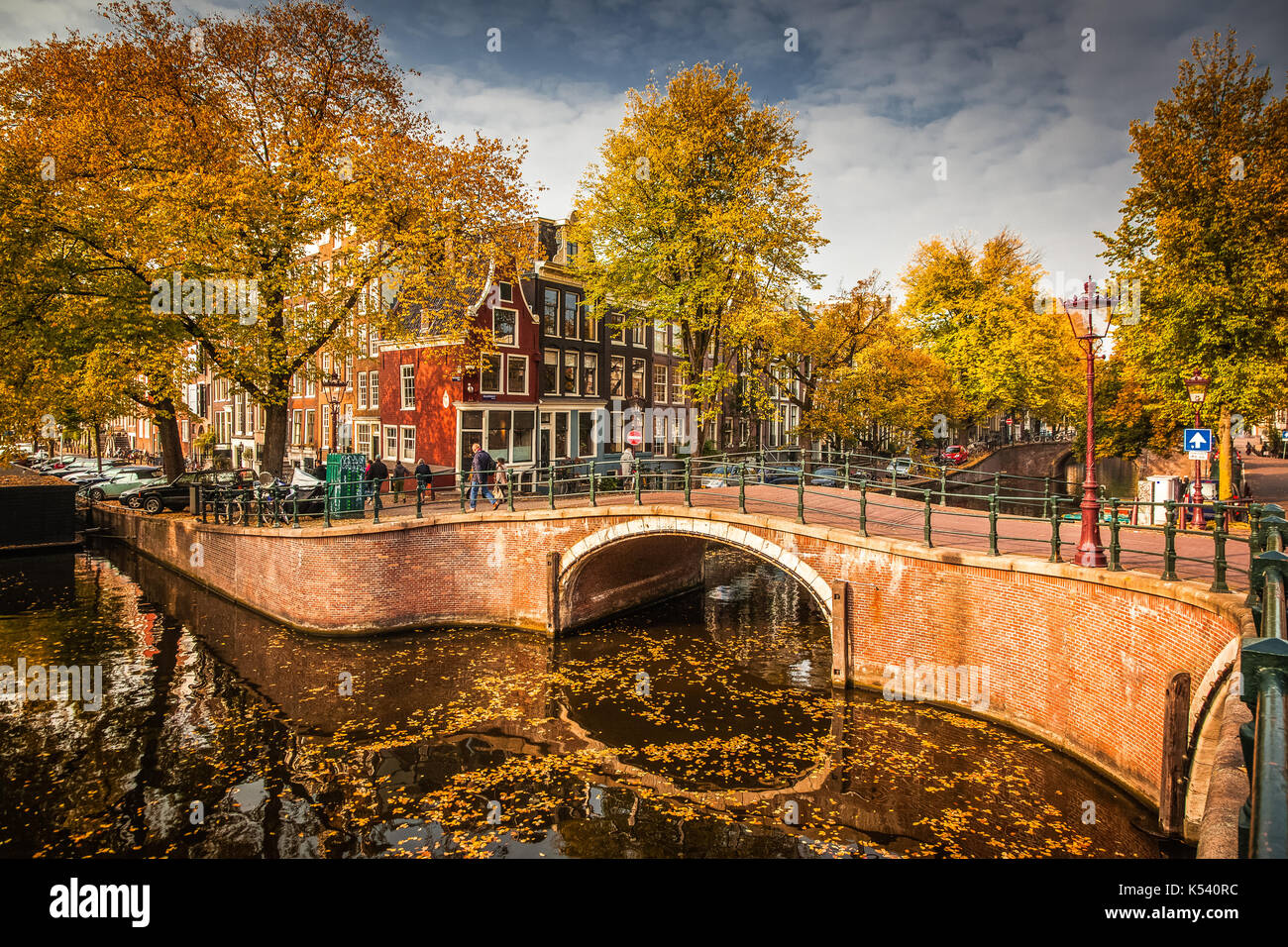 Schonen Grachten in Amsterdam im Herbst Holland Stockfotografie Alamy