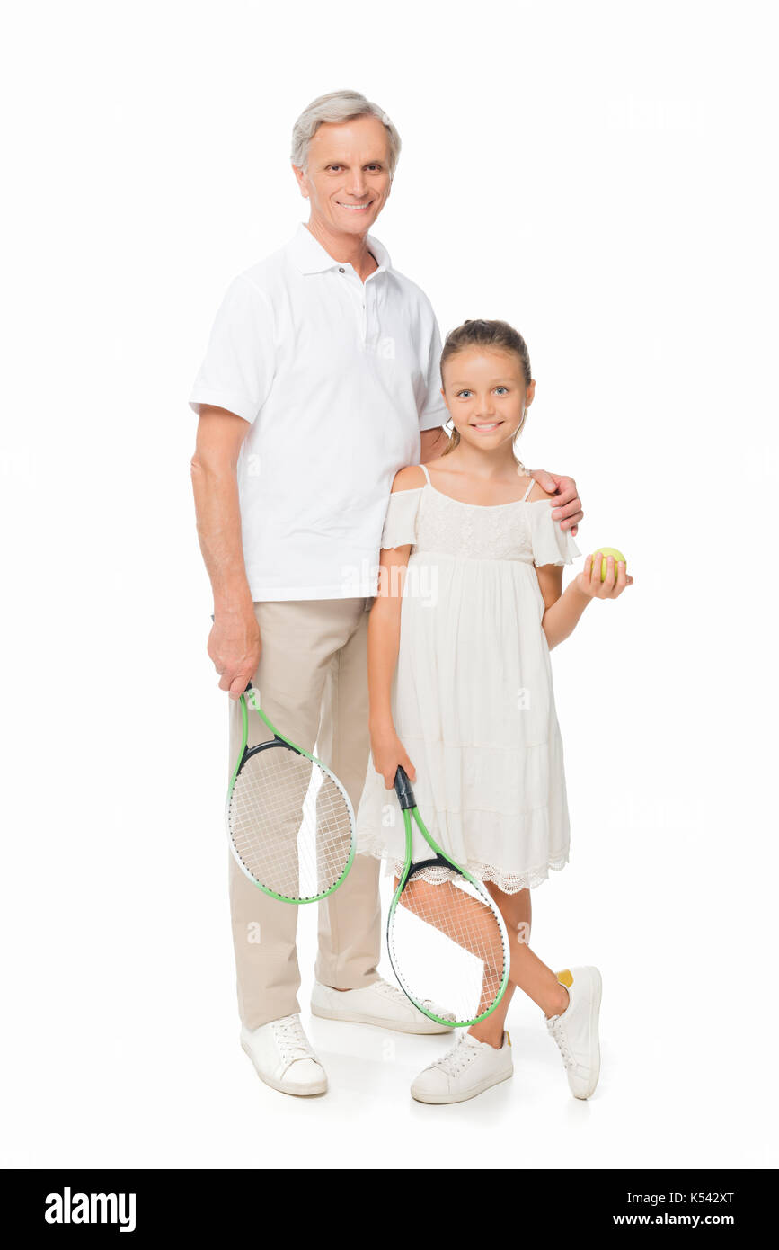 Enkelin und Großvater mit Tennis Ausrüstung Stockfoto