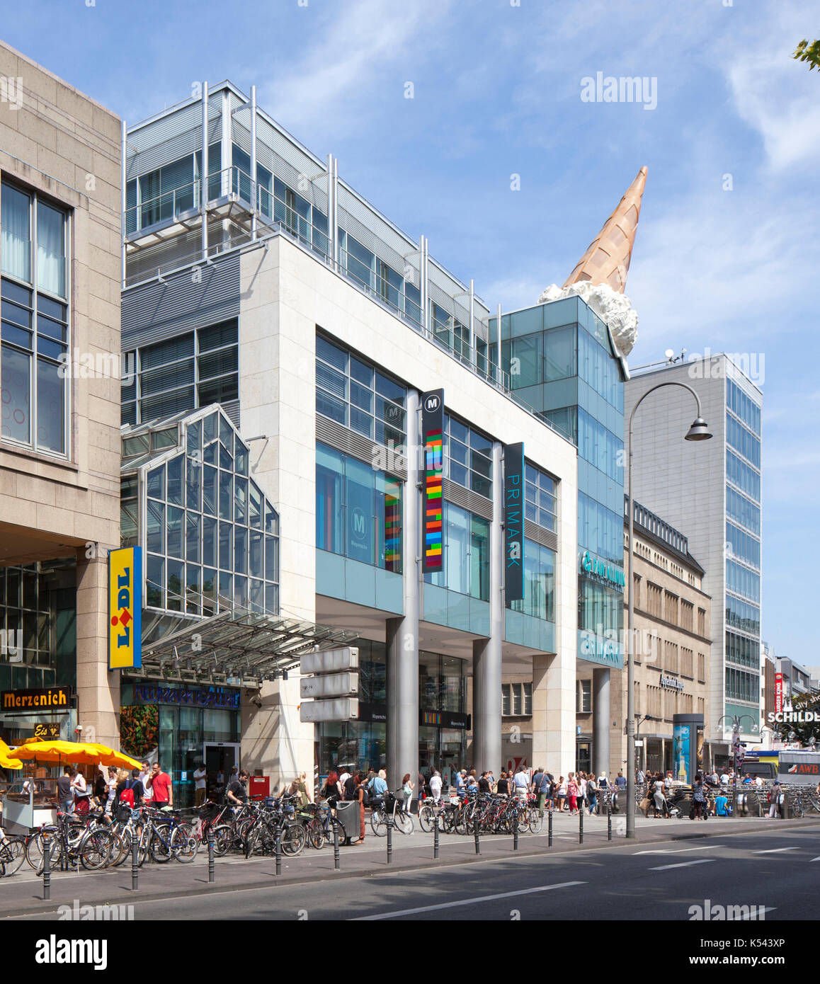 Einkaufszentrum Neumarkt Galerie, Eishörnchen Skulptur, Köln, Nordrhein-Westfalen, Deutschland I Shopping Center Neumarkt Galerie, Köln, Nord Stockfoto