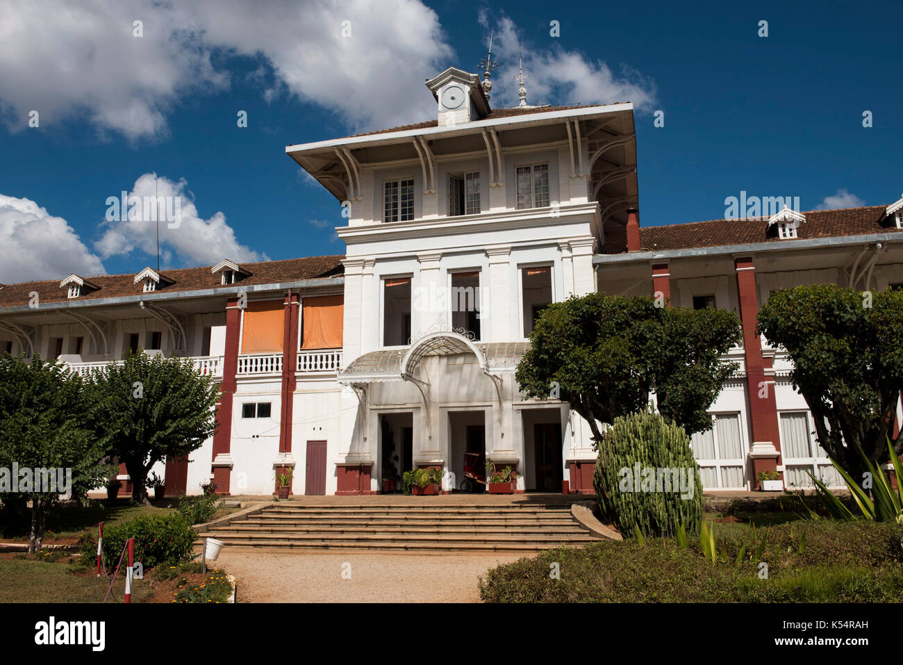 Fassade des Colonial Hotel des Thermes, Antsirabe, Madagaskar Stockfoto