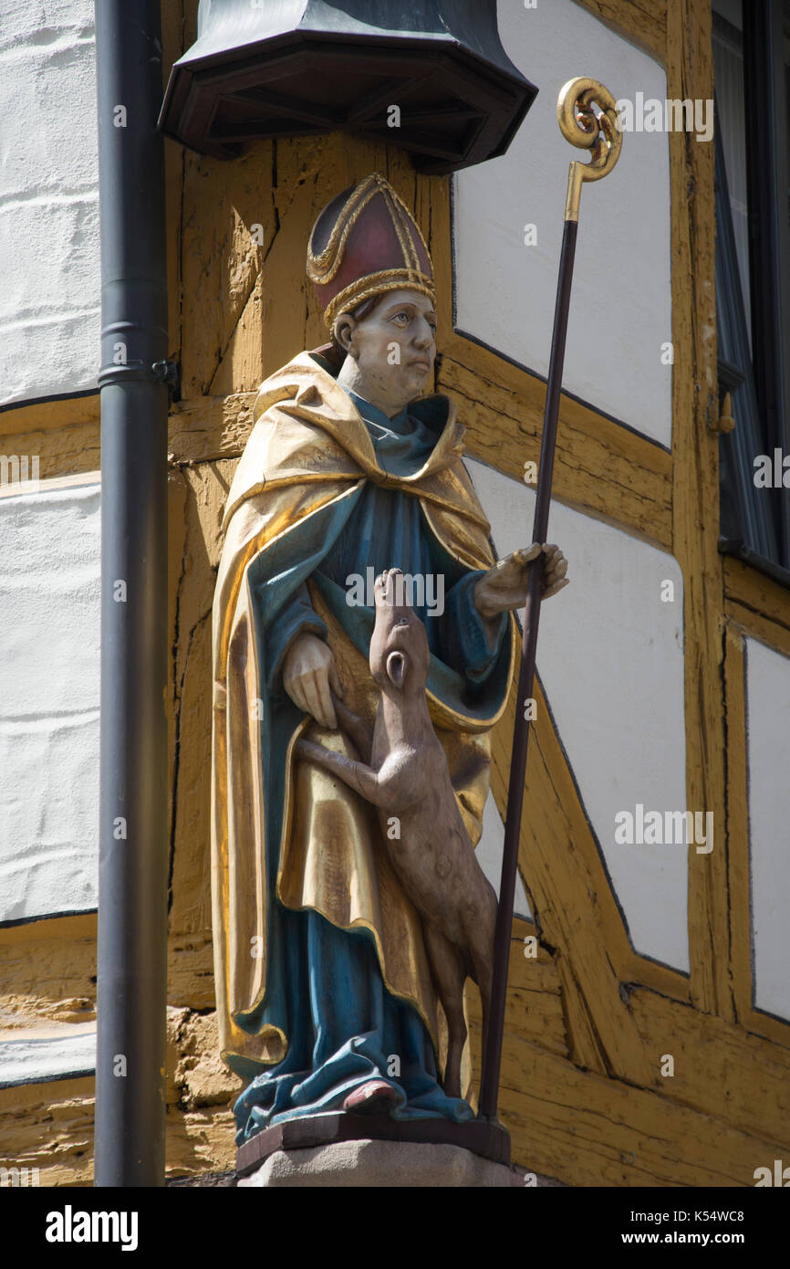Schrein zu einem mittelalterlichen Bischof oder Missionar in Nürnberg, Bayern, Deutschland Stockfoto