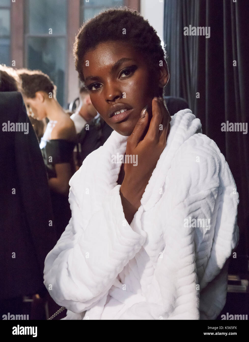 NEW YORK, NY-September 06, 2017: Amilna Estevaoposes backstage für die Tom Ford Frühling Sommer 2018 fashion show während der New York Fashion Week für Frauen Stockfoto