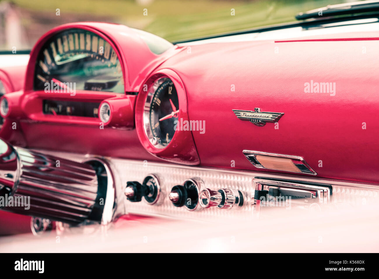 1955 Ford Thunderbird Cabrio Interieur. Klassische amerikanische T ... 1955 Ford Thunderbird Cabrio Interieur. Klassische amerikanische T ...