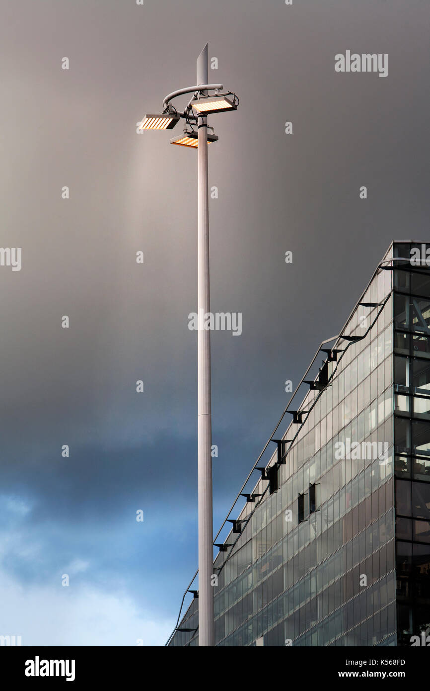 Zeitgenössischen urbanen led Lamp Post Stockfoto