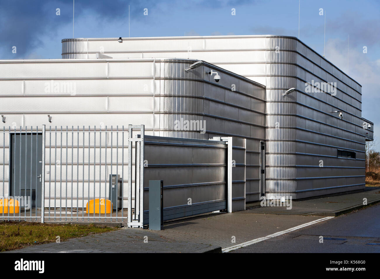 Gut gesichert metal Industrial Building Stockfoto