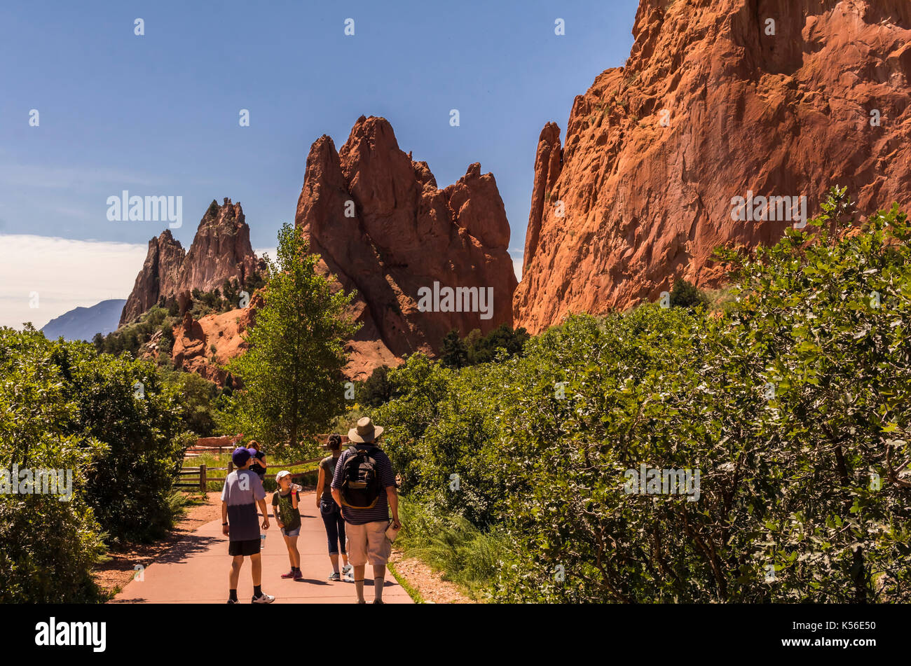 Die Leute gehen in den Garten des Golds Park, Colorado Springs, Colorado Stockfoto