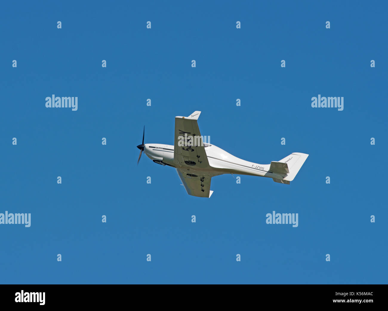 Französisch registrierte Cessna 172 Flügen ab Inverness Dalcross Flughafen in den schottischen Highlands GROSSBRITANNIEN. Stockfoto