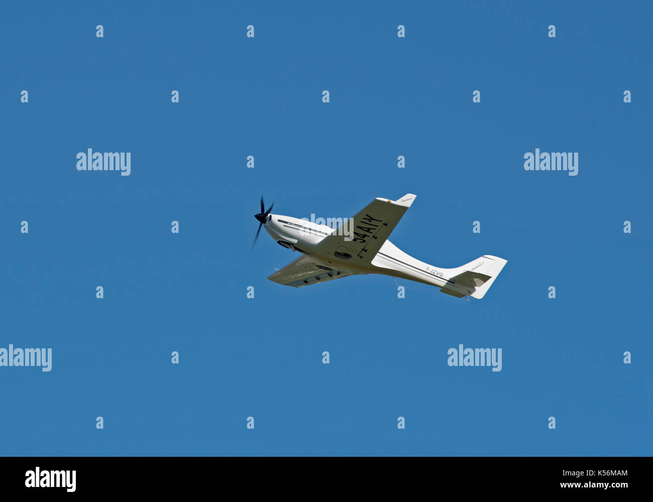 Französisch registrierte Cessna 172 Flügen ab Inverness Dalcross Flughafen in den schottischen Highlands GROSSBRITANNIEN. Stockfoto
