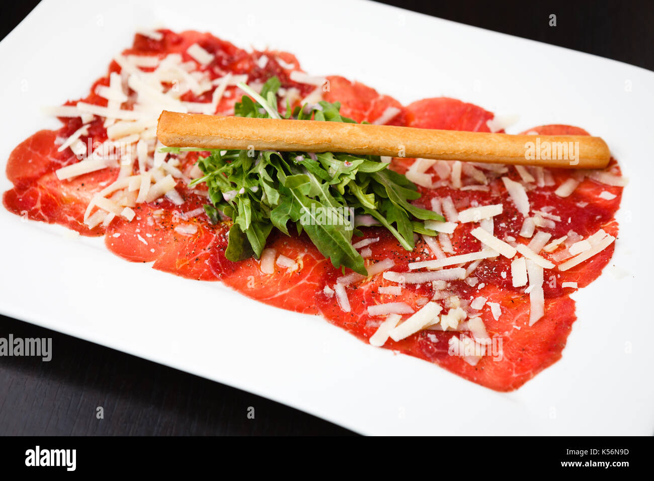 Fleisch Carpaccio mit Parmesan Stockfoto