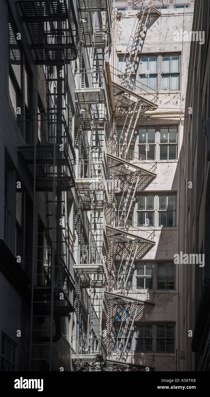 Alte Fassaden mit Feuer excapes in San Francisco Stockfoto